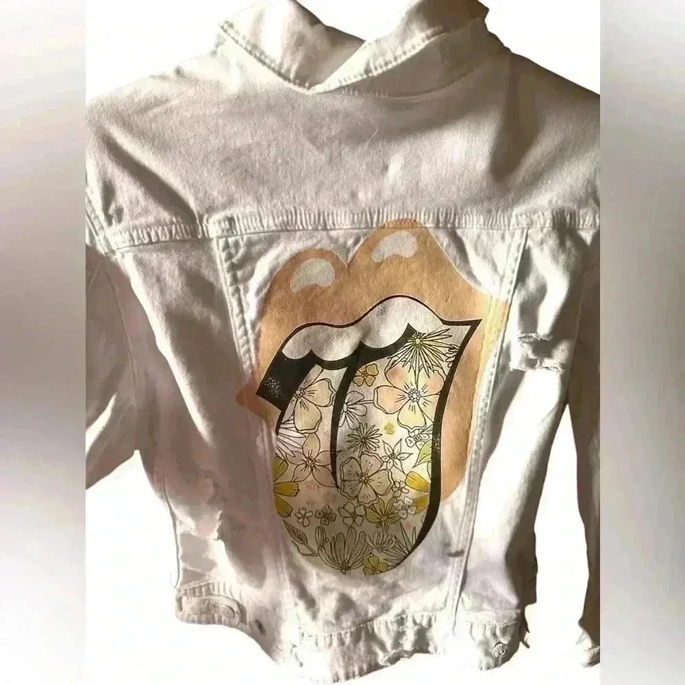Lularoe custom medium white distressed‎ Kenny denim trucker jacket floral Lips